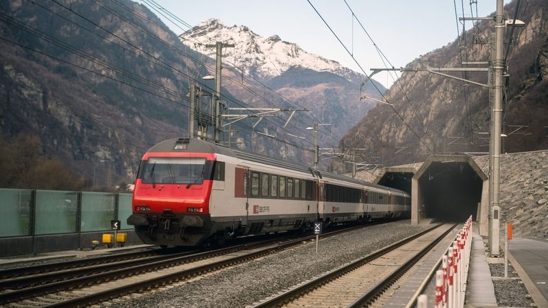 Problém pro nejdelší tunel světa. Osobní vlaky neprojedou Gotthardem měsíce